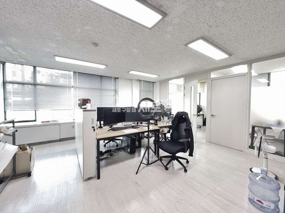서울 강남구 논현동 언주역 역세권 룸o 창고o 깔끔한 사무실 월세 매물번호 14760 사진 1