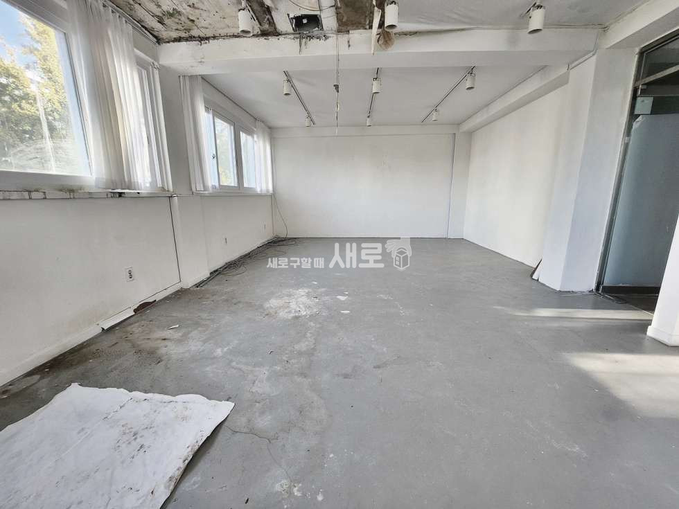 서울 강남구 논현동 강남구청역 도보 3분 초역세권 평수 대비 가성비 사무실 월세 매물번호 14805 사진 1