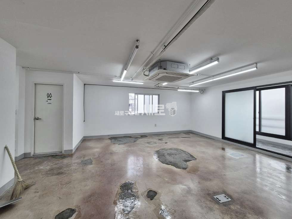 서울 강남구 논현동 주차공간多 베란다 있는 룸 3개 중형 사무실 월세 매물번호 14975 사진 4