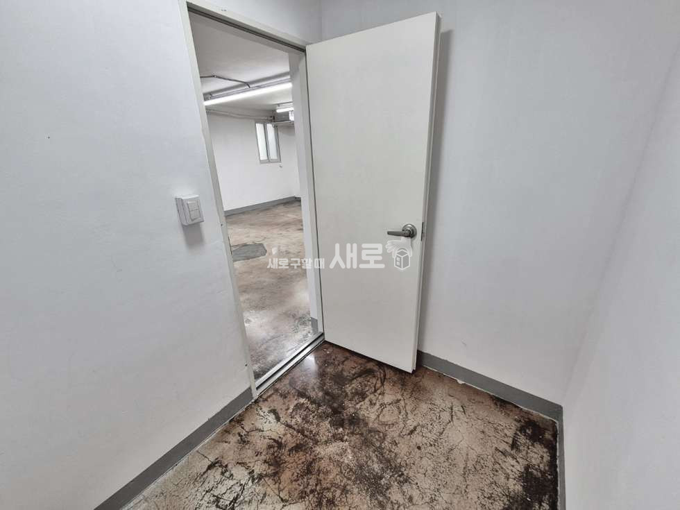 서울 강남구 논현동 주차공간多 베란다 있는 룸 3개 중형 사무실 월세 매물번호 14975 사진 11