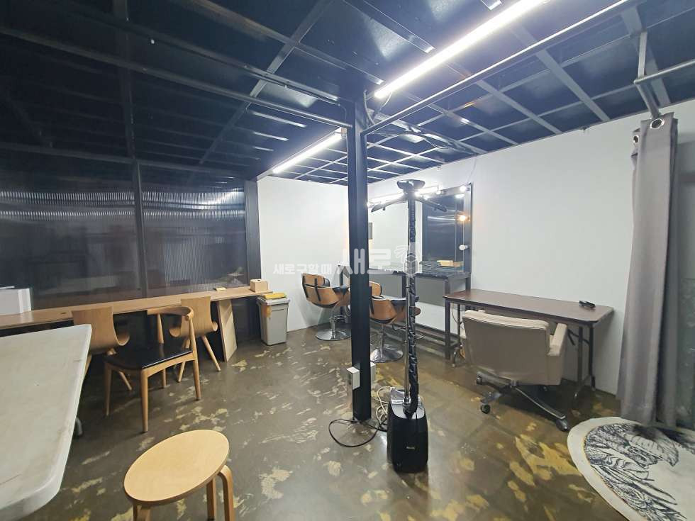 서울 강남구 신사동 신사동 | 실사진O | 스튜디오 추천 | 호리즌 공간있는 갓성비 지층 사무실 월세 매물번호 15396 사진 7