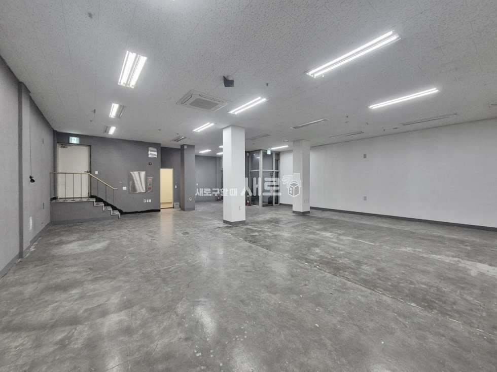 서울 강남구 역삼동 높은층고 넓은평수의 지하 사무실 월세 매물번호 14947 사진 1