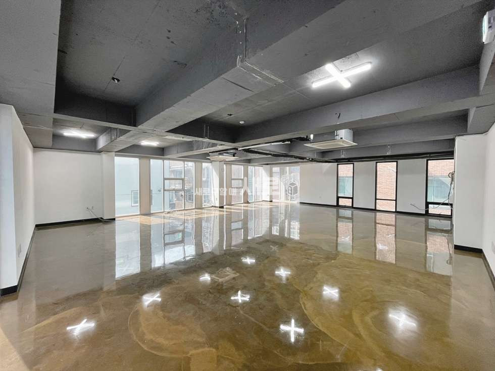 서울 강남구 삼성동 강남구청역 도보 5분거리, 노출천장의 깔끔한 사무실 월세 매물번호 15569 사진 1