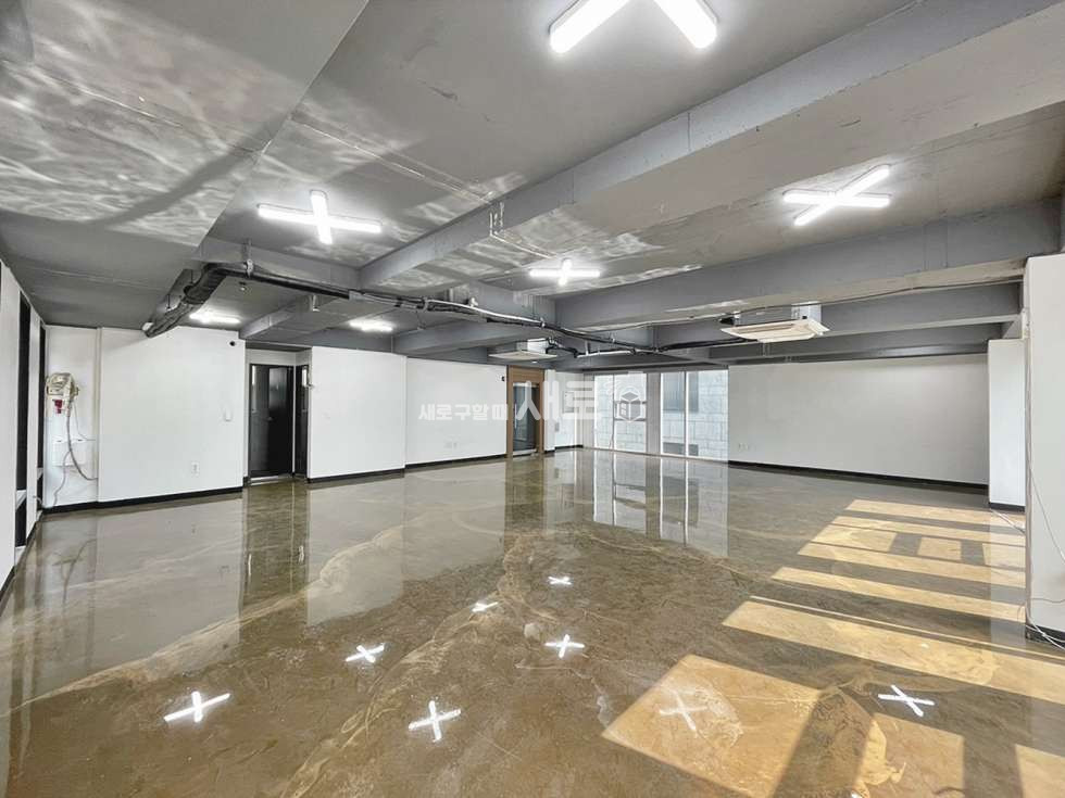 서울 강남구 삼성동 강남구청역 도보 5분거리, 노출천장의 깔끔한 사무실 월세 매물번호 15569 사진 3