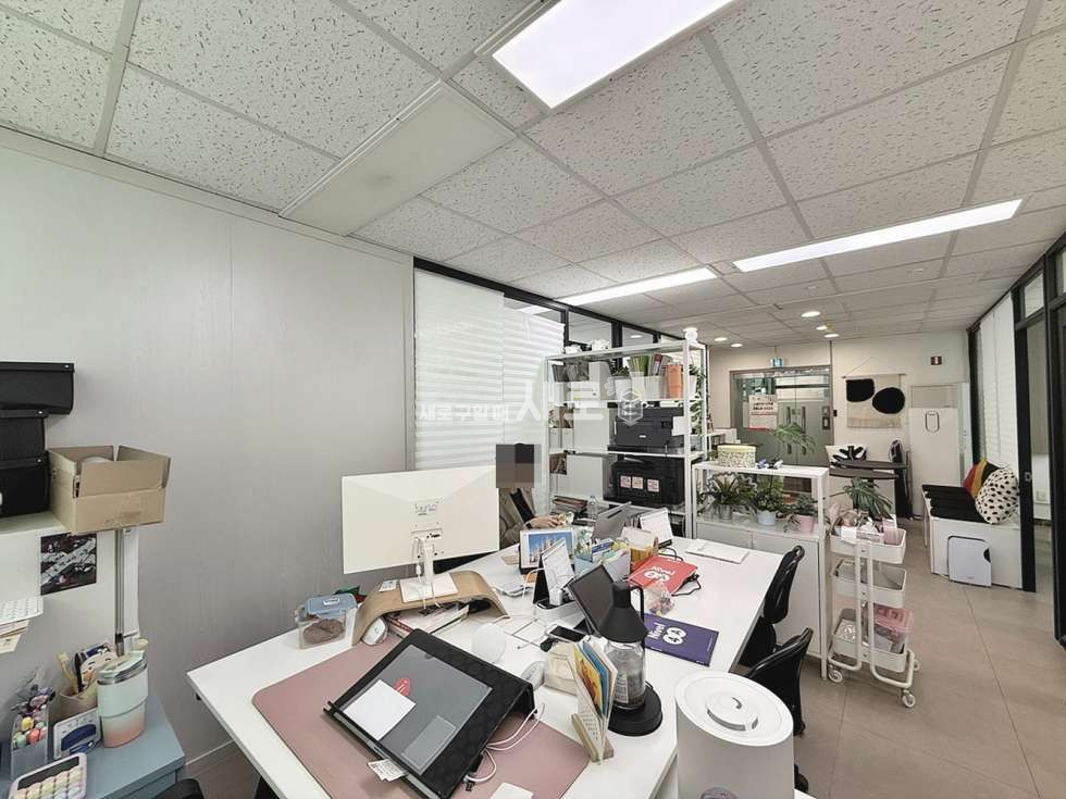 서울 강남구 역삼동 언주역 초역세권, 채광 좋고 컨디션 우수한 단독층 사무실 월세 매물번호 15600 사진 1