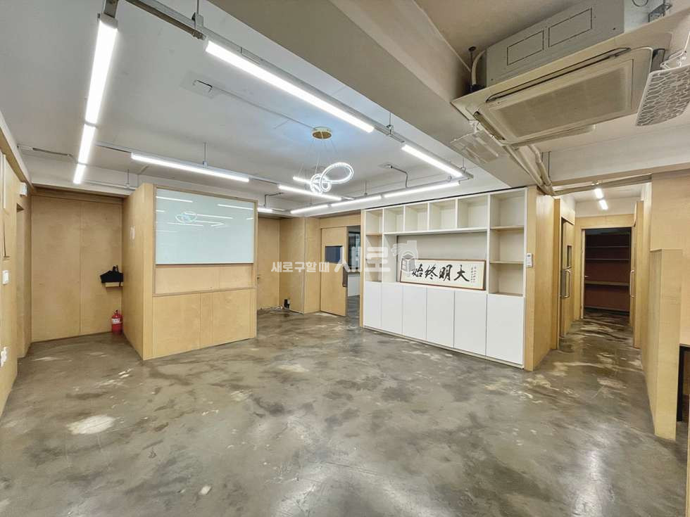 서울 강남구 논현동 을지병원사거리 인접, 우드톤의 따뜻한 분위기 사무실 월세 매물번호 15575 사진 4