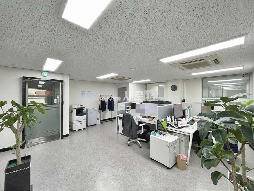 서울 강남구 삼성동 선릉역 도보3분, 홀+유리룸4, 화이트톤의 깔끔하고 활용도 좋은 사무실 월세 매물번호 15701 사진 2