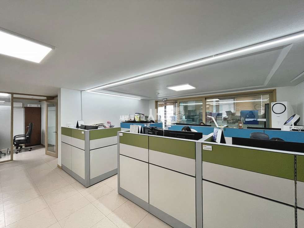 서울 강남구 역삼동 역삼역 도보4분, 홀+룸4+탕비+테라스2, 컨디션 우수한 주택형 사무실 월세 매물번호 15799 사진 2