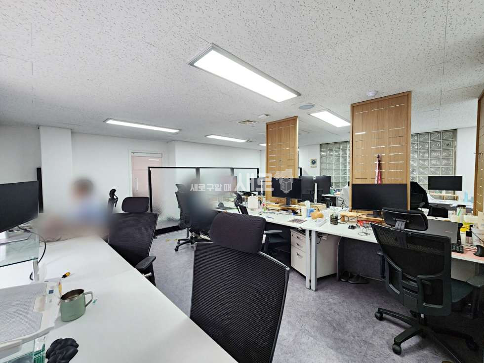 서울 강남구 논현동 실사진O | 신사역세권 |륨1 + 홀 구조 | 인테리어 A급! 가성비 사무실 월세 매물번호 15751 사진 1