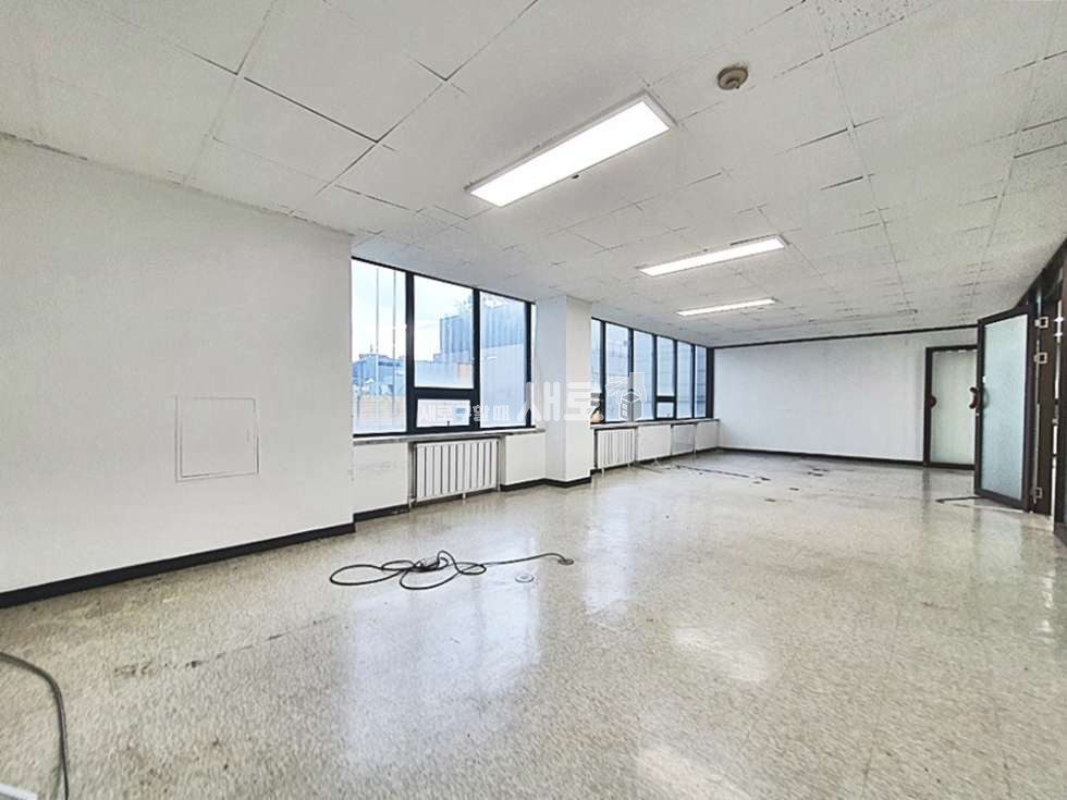서울 강남구 역삼동 역삼역 평수 대비 가성비 너무 좋은 사무실 월세 매물번호 10705 사진 3