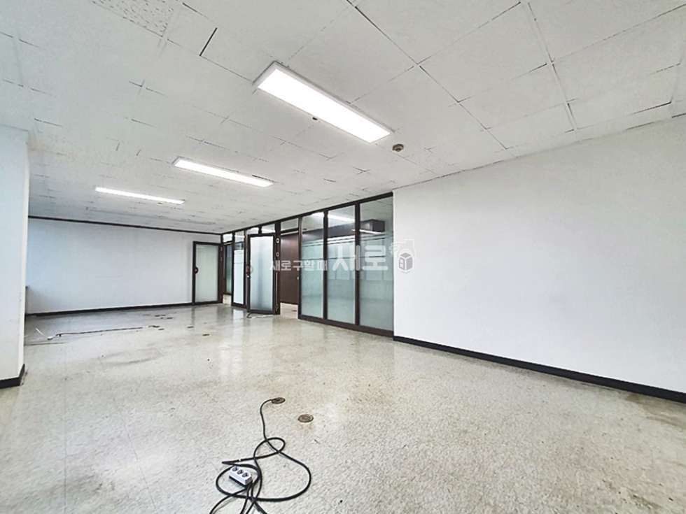 서울 강남구 역삼동 역삼역 평수 대비 가성비 너무 좋은 사무실 월세 매물번호 10705 사진 4