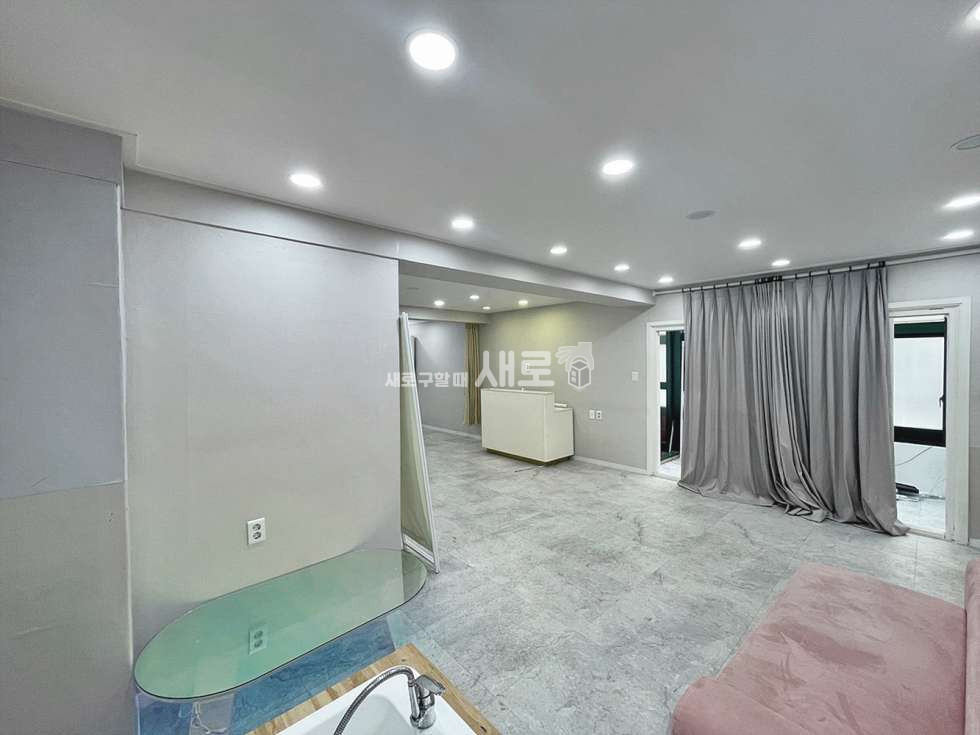 서울 강남구 역삼동 선릉역 도보6분, 홀+룸+베란다, 인테리어 완비된 가성비 사무실 월세 매물번호 15979 사진 2