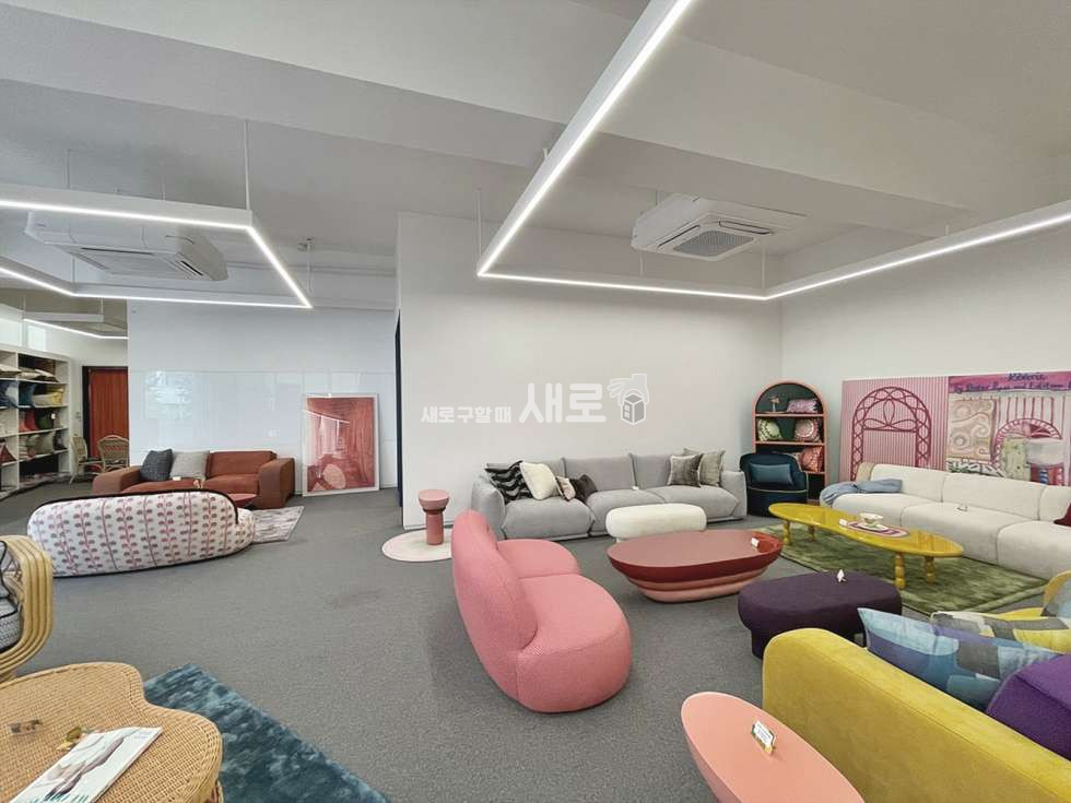 서울 강남구 논현동 학동역 도보 6분, 홀+룸3, 무권리 A급 인테리어 사무실 월세 매물번호 15989 사진 1