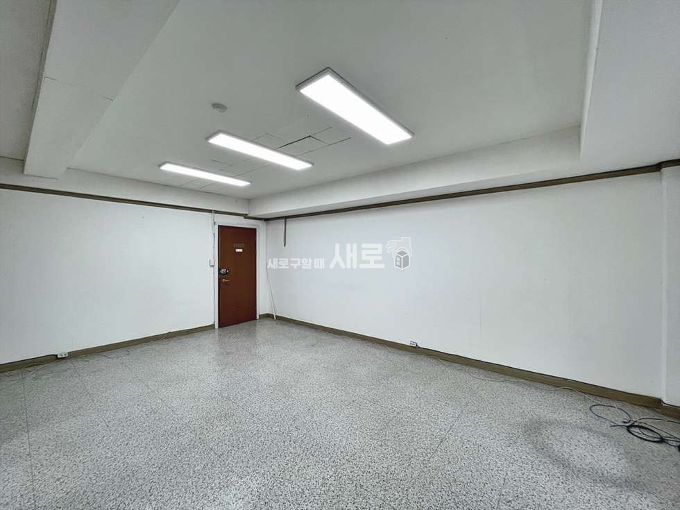 서울 강남구 역삼동 역삼역 도보 3분, 홀+룸, 역세권 깔끔한 가성비 사무실 월세 매물번호 16011 사진 3