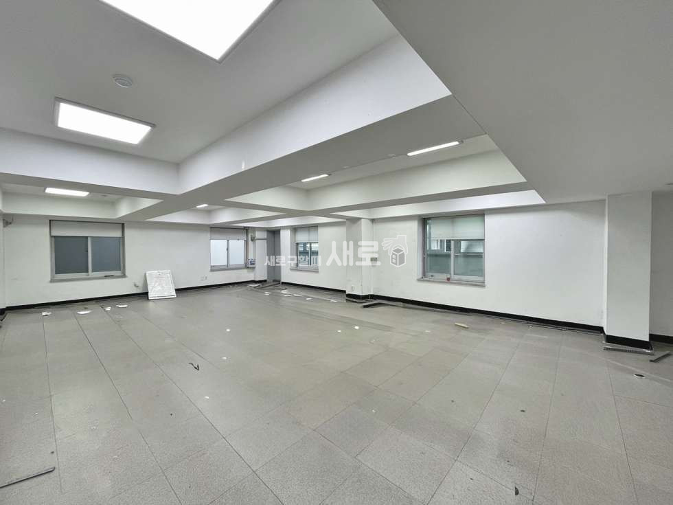 서울 강남구 역삼동 창업가거리교차로 인근, 외내관 깔끔하게 관리된 사무실 월세 매물번호 16104 사진 4