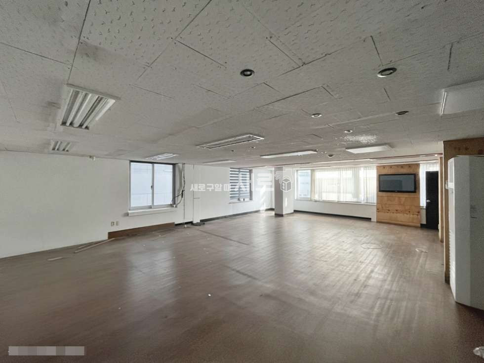 서울 강남구 역삼동 창업가거리 교차로 인근, 채광 우수한 깔끔한 사무실 월세 매물번호 16106 사진 1