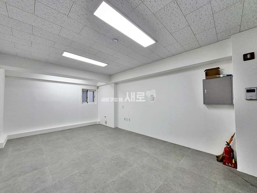 서울 강남구 논현동 실사진 | 조용한상가 언주역도보권 수도시설 완비된 깨끗한 사무실 월세 매물번호 16166 사진 2