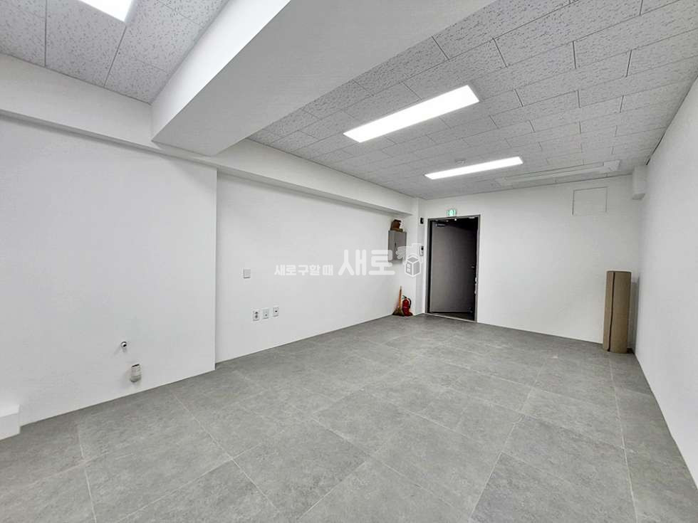 서울 강남구 논현동 실사진 | 조용한상가 언주역도보권 수도시설 완비된 깨끗한 사무실 월세 매물번호 16166 사진 3