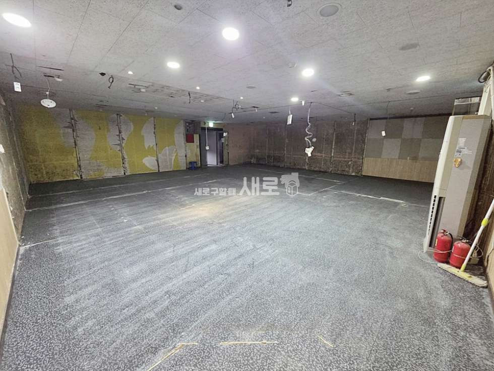 서울 서초구 양재동 『 양재동 40평대 대형지하│월세 220만(관포)│무료주차 1대│압도적 가성비 』 월세 매물번호 16322 사진 1