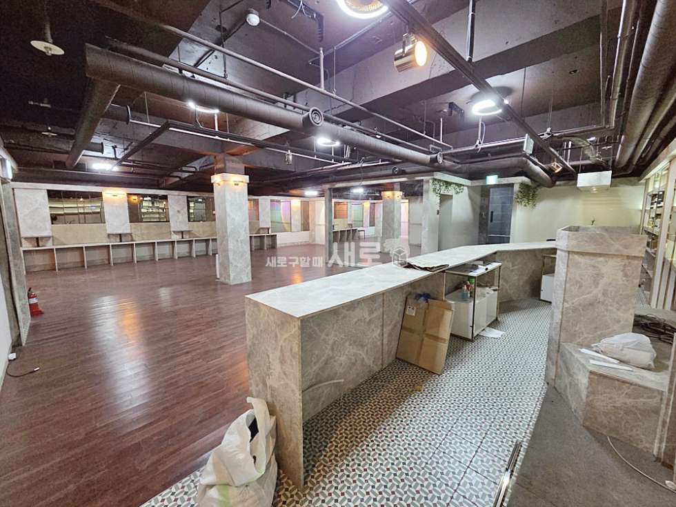 서울 강남구 역삼동 『 강남역 3분│Bar 인테리어 승계│40평 대형 지하│시설 즉시 사용 가능 』 월세 매물번호 16332 사진 1