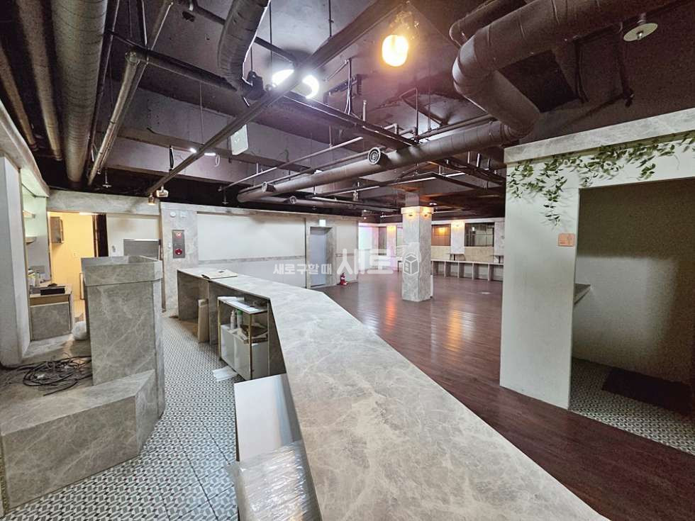 서울 강남구 역삼동 『 강남역 3분│Bar 인테리어 승계│40평 대형 지하│시설 즉시 사용 가능 』 월세 매물번호 16332 사진 2