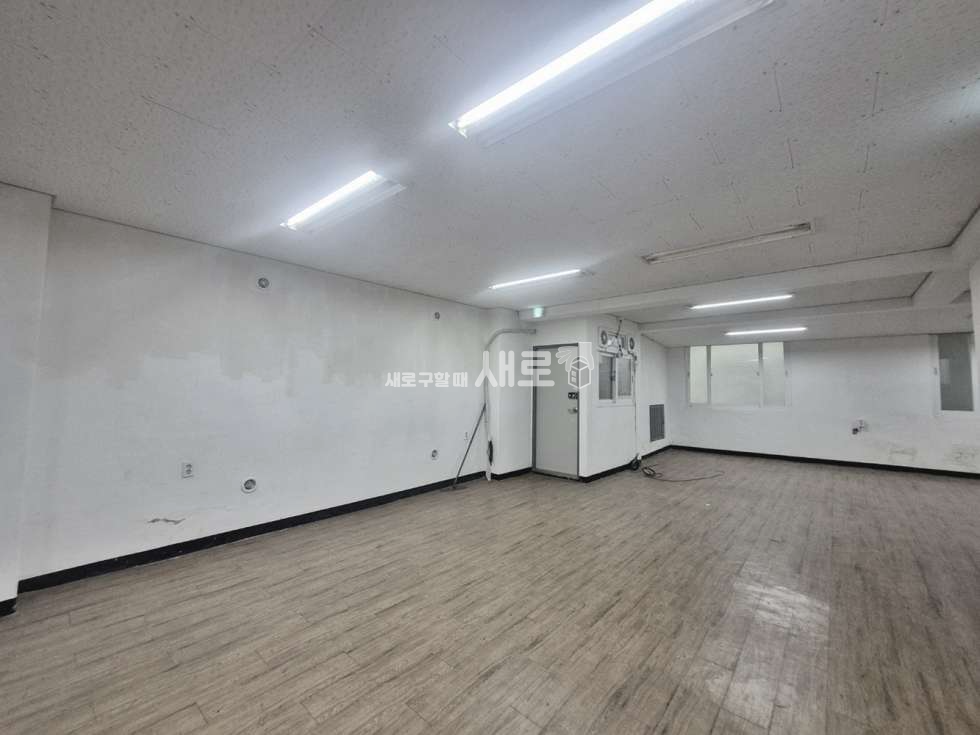 서울 서초구 반포동 실사진O 햇볕드는 깔끔한 지하 사무실 월세 매물번호 15197 사진 5