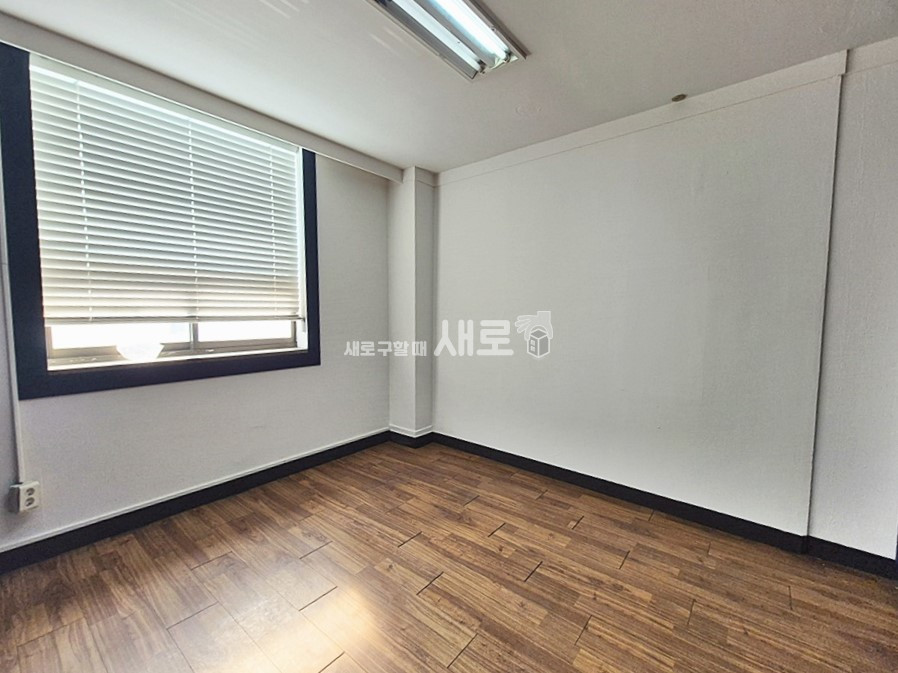 서울 강남구 도곡동 대로변위치 | 접근성 좋음 | 대형업무홀 + 룸2개 | 채광좋음 월세 매물번호 16355 사진 7