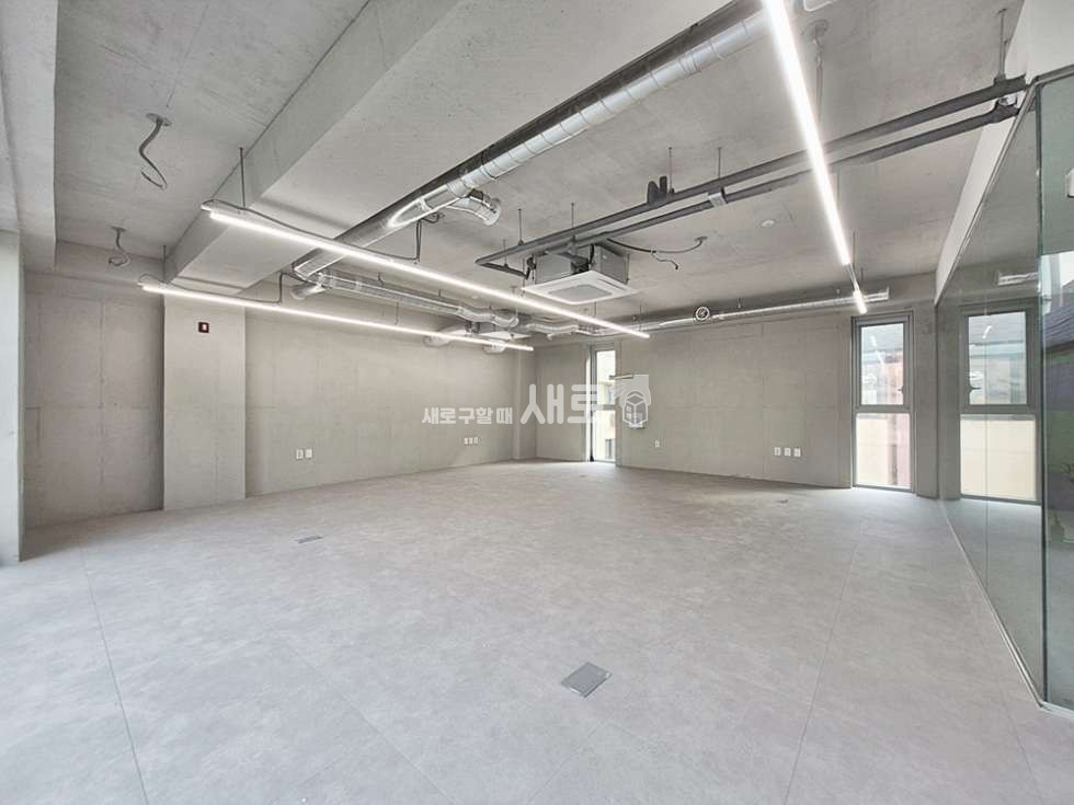 서울 강남구 논현동 역세권신축 | 연층임대가능 | 시설최상 | 채광좋은 단독층 사무실 월세 매물번호 16370 사진 1