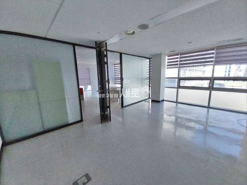 서울 강남구 역삼동 강남역인근 내외관깔끔한 통유리외관 사무실매물 월세 매물번호 13404 사진 1
