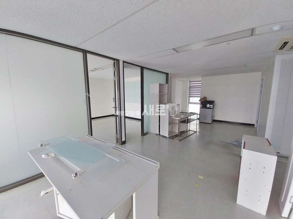 서울 강남구 역삼동 강남역인근 내외관깔끔한 통유리외관 사무실매물 월세 매물번호 13404 사진 3