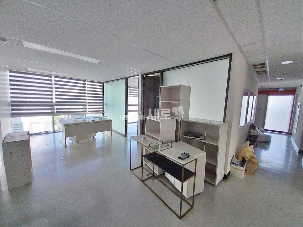 서울 강남구 역삼동 강남역인근 내외관깔끔한 통유리외관 사무실매물 월세 매물번호 13404 사진 4