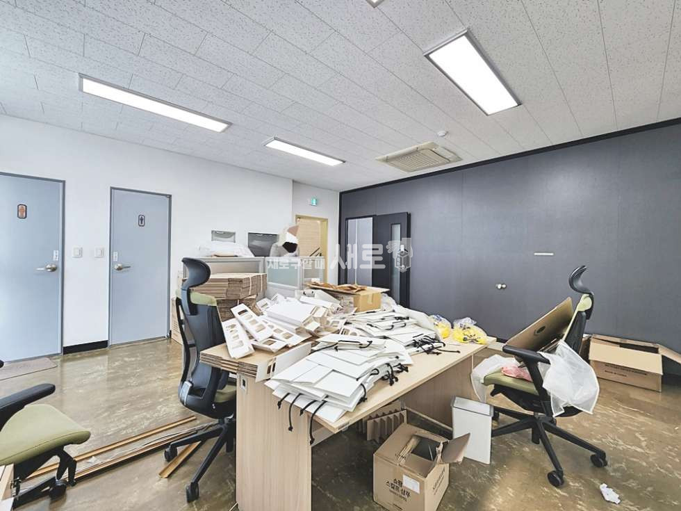 서울 강남구 역삼동 구역삼세무서사거리 인근 전면 통창 에폭시 바닥 사무실 월세 매물번호 11166 사진 6
