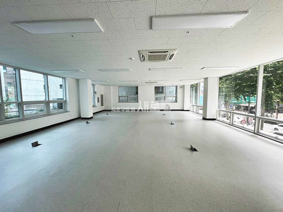 서울 강남구 대치동 접근용이한 대로변 코너 건물 대형 사무실 월세 매물번호 11179 사진 2