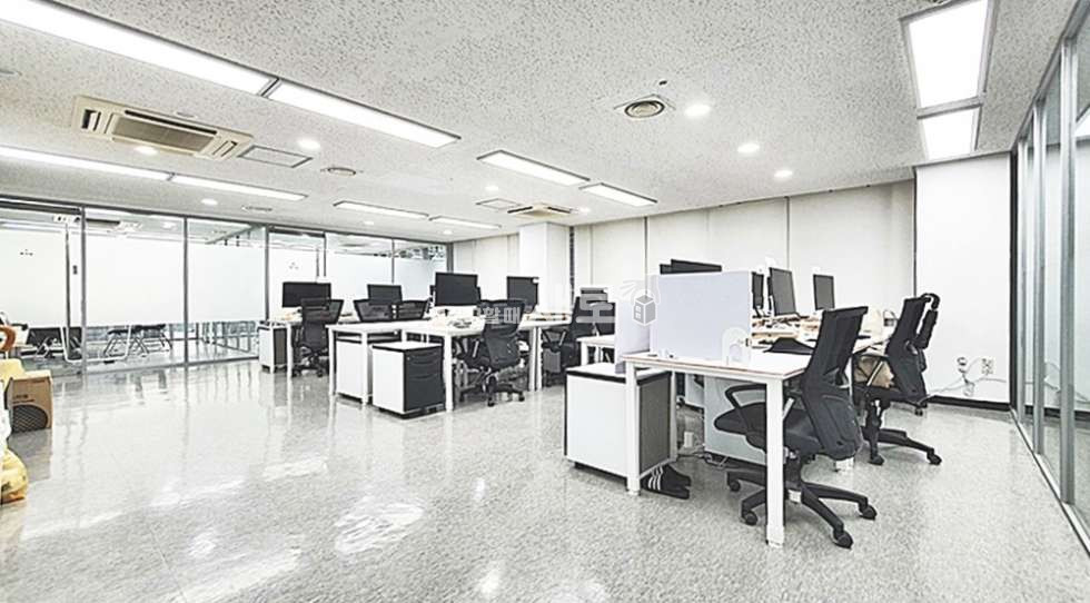 서울 강남구 역삼동 역삼역 통유리건물 내부 컨디션 상급 사무실 추천 월세 매물번호 11161 사진 1