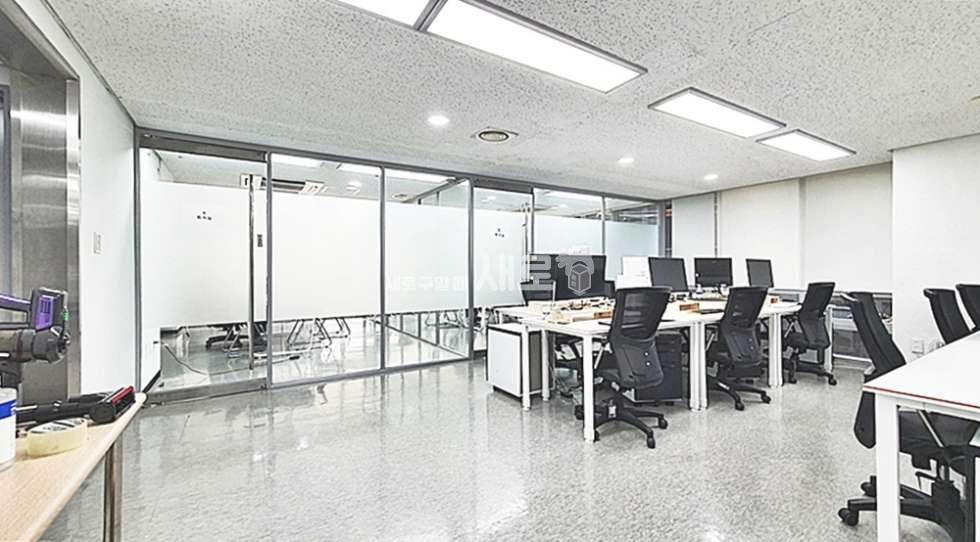 서울 강남구 역삼동 역삼역 통유리건물 내부 컨디션 상급 사무실 추천 월세 매물번호 11161 사진 3