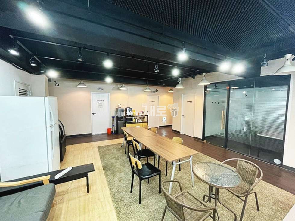 서울 강남구 논현동 무려 신사역 도보 1분 단독룸 많은 강력추천 사무실 월세 매물번호 11028 사진 4