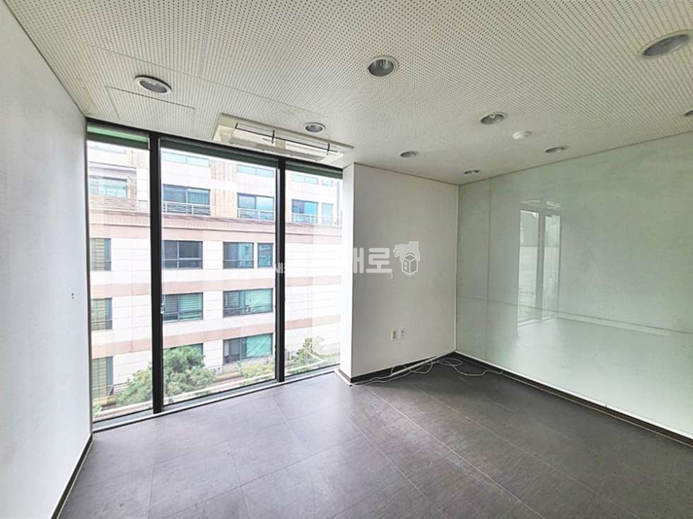 서울 강남구 신사동 압구정역 테라스 인테리어 있는 가성비 사무실 월세 매물번호 11268 사진 7