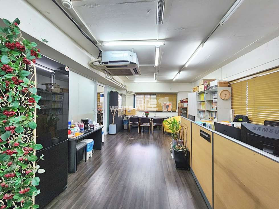 서울 강남구 논현동 선정릉역 도보 7분 노출천장 깔끔한 인테리어 사무실 월세 매물번호 11275 사진 3