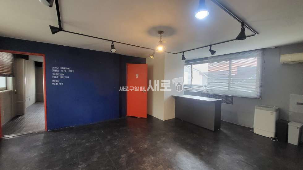 서울 강남구 논현동 학동역 도보 5분 테라스 레일조명 인테리어 사무실 월세 매물번호 11291 사진 1