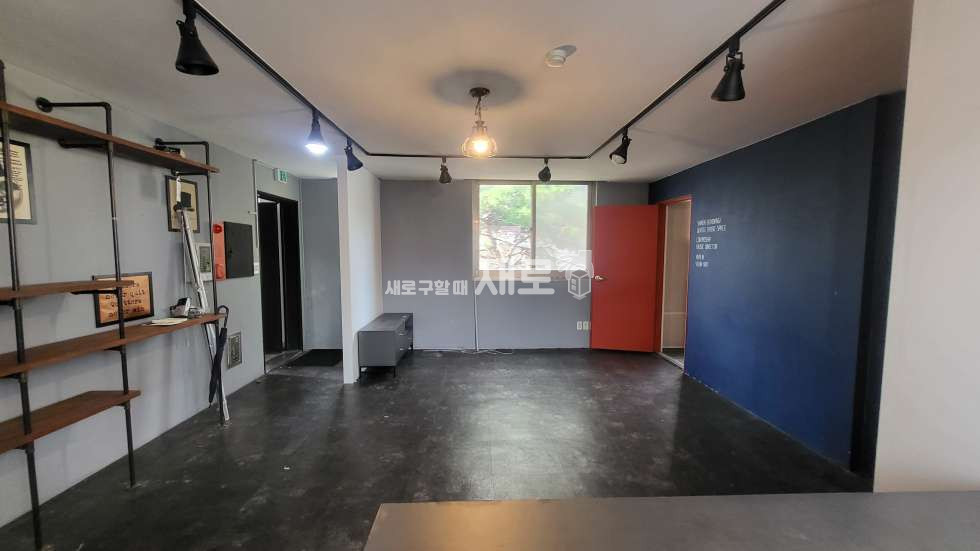 서울 강남구 논현동 학동역 도보 5분 테라스 레일조명 인테리어 사무실 월세 매물번호 11291 사진 4