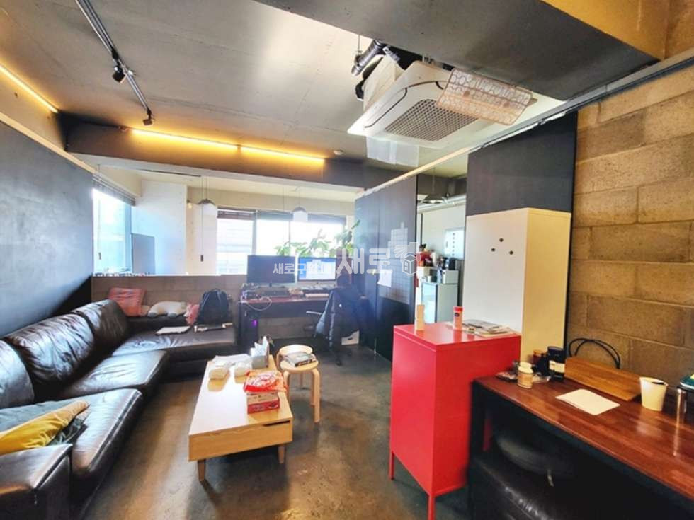 서울 강남구 논현동 학동역 도보 5분 넓은 테라스 채광 좋은 사무실 월세 매물번호 11638 사진 2