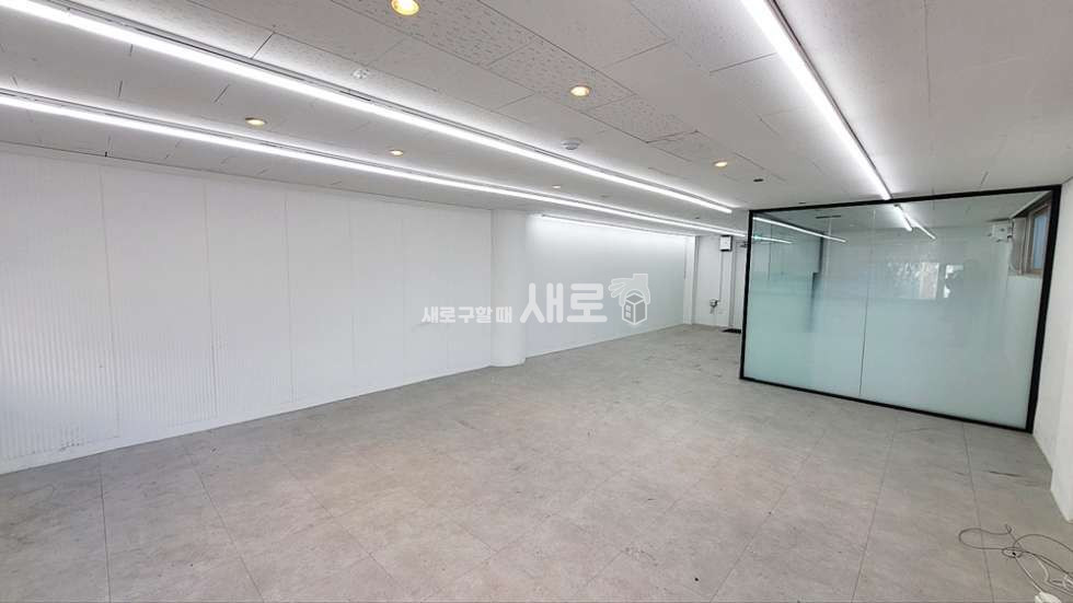 서울 서초구 서초동 서초역 도보 5분 내외 인테리어 면적 주차 모두 갖춘 사무실 월세 매물번호 11909 사진 4