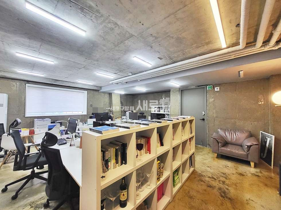 서울 강남구 신사동 도산공원 인근 초 강추 인테리어 최고 노출천장 사무실 월세 매물번호 12180 사진 2