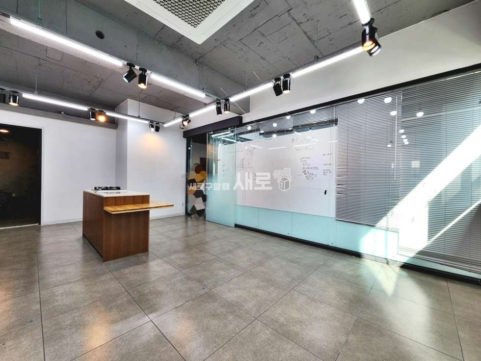서울 강남구 논현동 언주역 초역세권 높은 층고 A급 인테리어 사무실 월세 매물번호 12286 사진 3