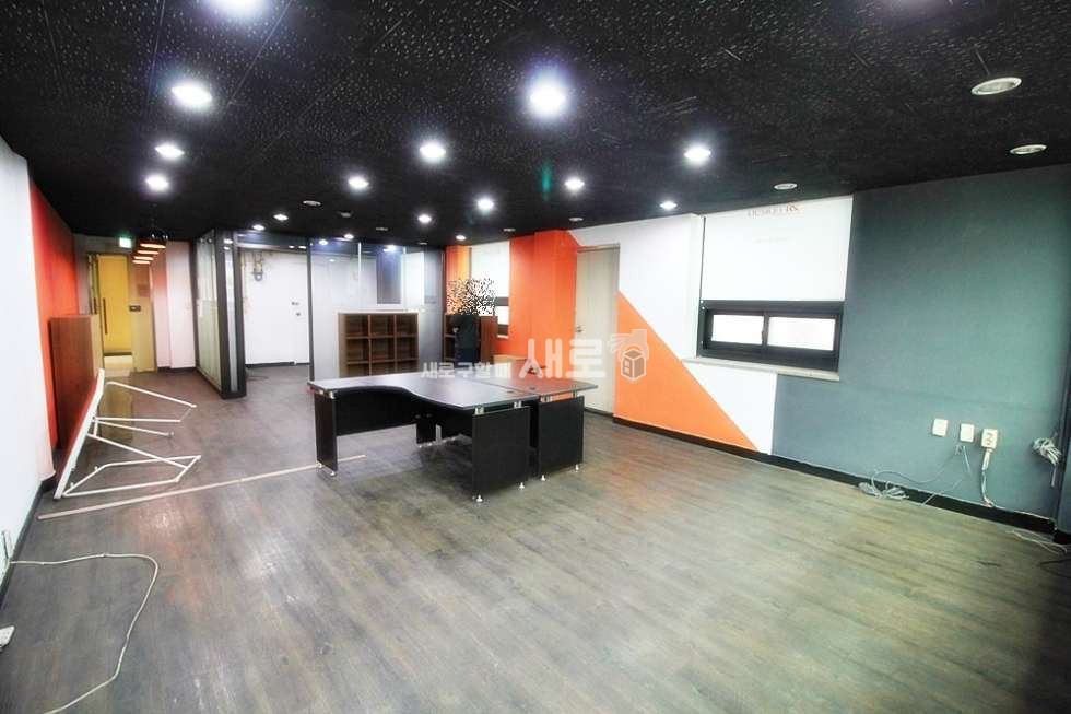 서울 강남구 논현동 신사역 도보 3분 룸1 발코니 길게 있는 다용도 사무실 월세 매물번호 12622 사진 1