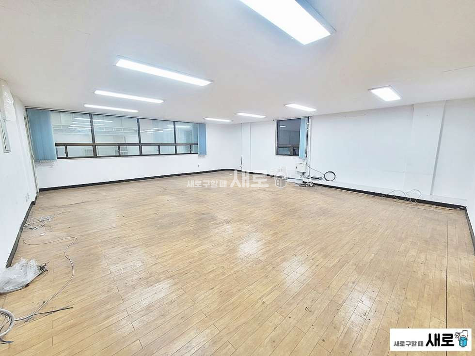 서울 서초구 서초동 실사진 O 교대역 인근 방3개 있는 깔끔한 사무실 월세 매물번호 12869 사진 1