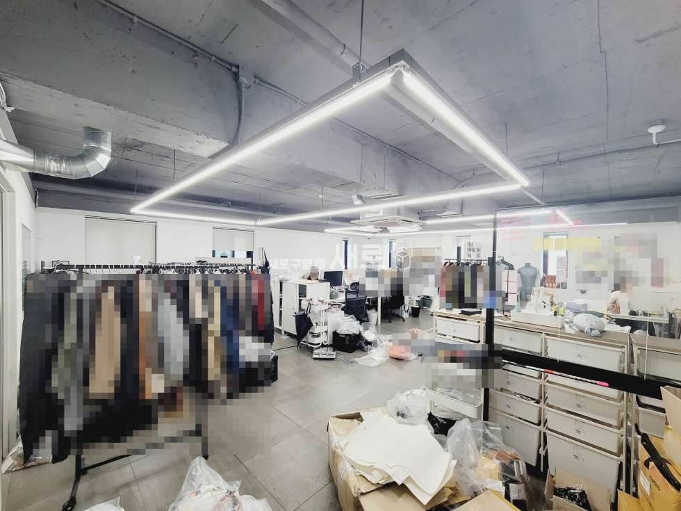 서울 강남구 논현동 강남구청역 인근 노출천장 깔끔한 사무실 월세 매물번호 12912 사진 1