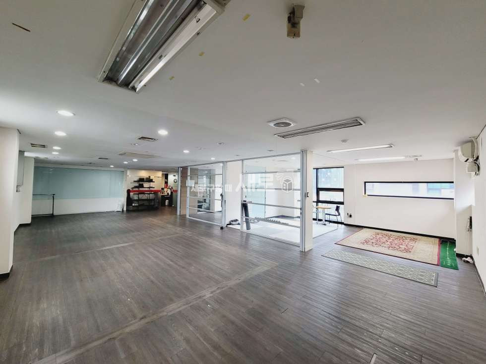 서울 강남구 논현동 논현기흥빌딩동 실사진 O 학동사거리 인근 직사각형 형태의 사무실 월세 매물번호 12974 사진 1