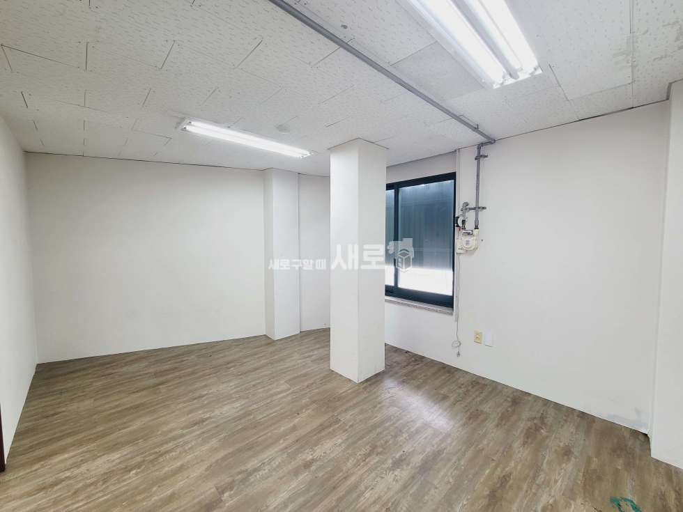 서울 강남구 청담동 실사진 O 청담사거리 인근 대로변 유리룸 소형 사무실 월세 매물번호 13005 사진 5