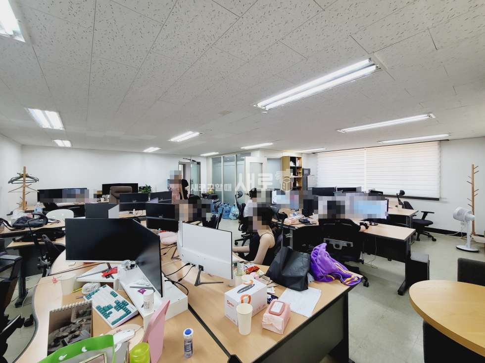 서울 강남구 신사동 O 신사역 8번 출구 O 직사각형 O 평단가 6만원 O 갓성비 O 월세 매물번호 13141 사진 1